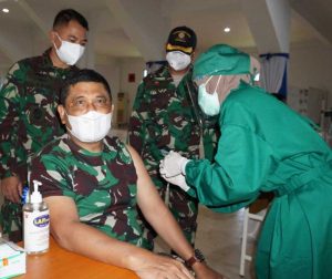 16.3 foto lanta vaksin Seluruh Personel Lantamal VI Makassar Divaksinasi Covid-10