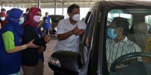XL Axiata - UI - RSUI Gelar Sentra Vaksinasi Drive Thru Pertama di Depok