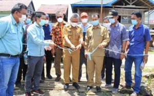 Wabup Budiman Serahkan Bantuan Alsintan ke Lima Desa Program PKPM