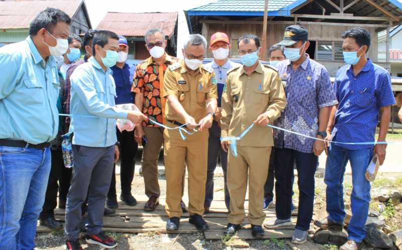 Wabup Budiman Serahkan Bantuan Alsintan ke Lima Desa Program PKPM