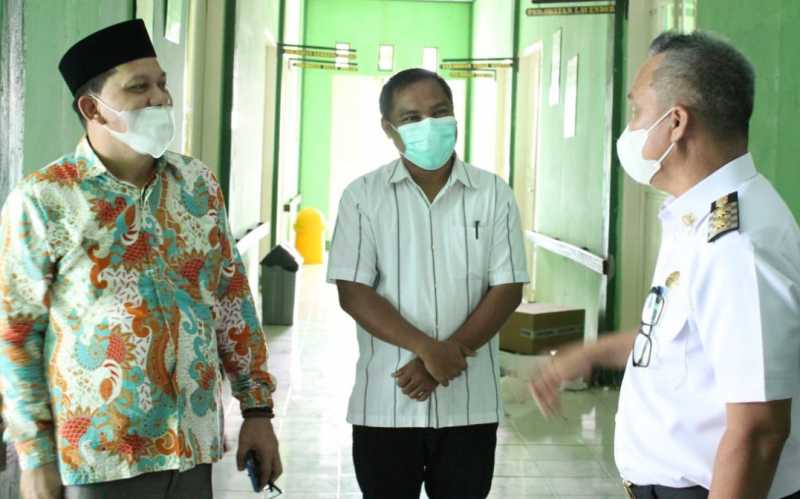 Wabup Lutim Sidak Puskesmas Mahalona