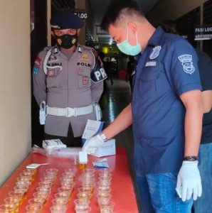 30.3 foto brimob Personel Brimob Bone Tes Urine, Ini Hasilnya