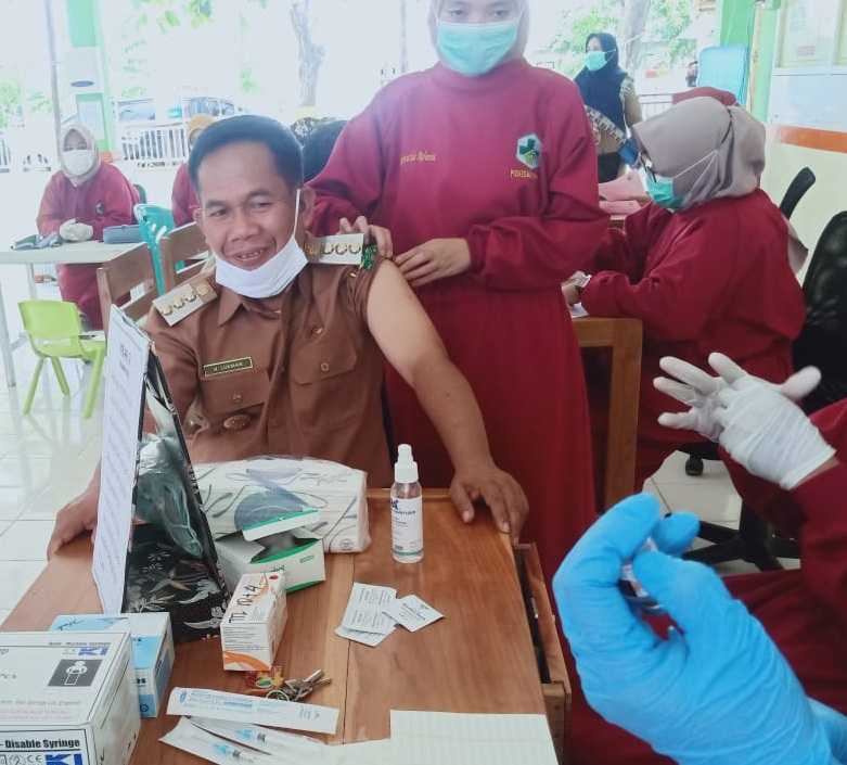 Setelah Dua Kali Gagal, Akhirnya Bupati Majene Divaksin Covid-19