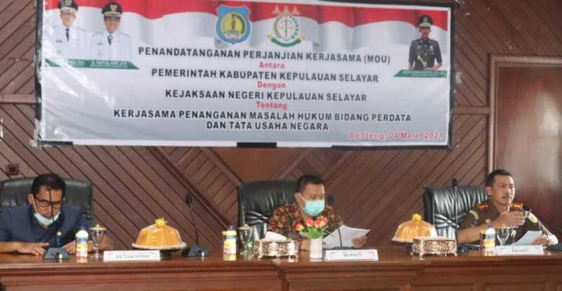 Pemkab Teken KS.MoU Dengan Kejari Selayar
