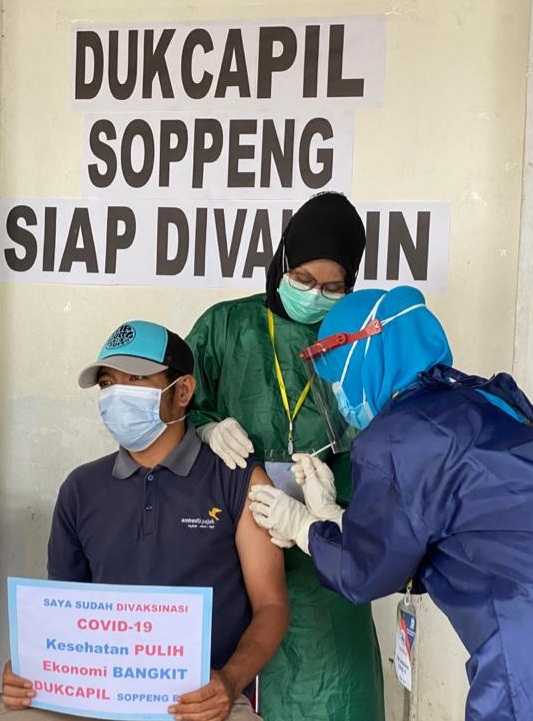 Puluhan Staf Disdukcapil Soppeng Divaksin
