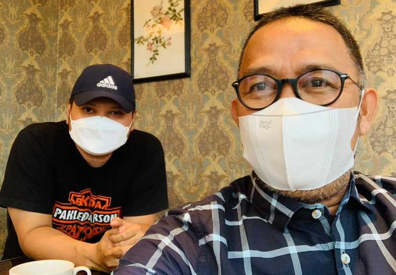 Sambut Hari Pendidikan, Arham Basmin Persembahkan Buku untuk Guru di Sulsel