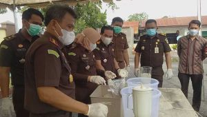9.3 foto sidrap musnah Kejari Sidrap Musnahkan 2 Kg Sabu dan 296 Ekstasi