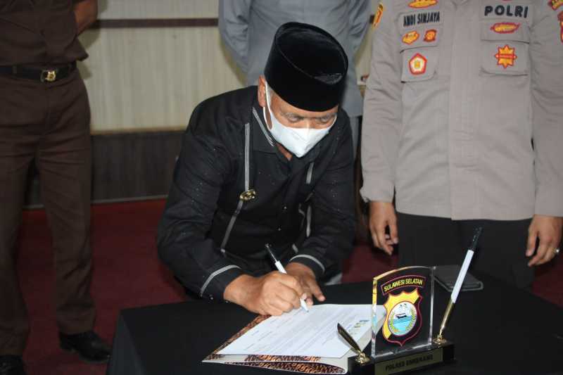 Serius dengan Penanganan Covid-19,  Kapolres Menginisiasi Maklumat Bersama Forkopimda Enrekang