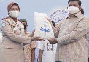 22.4 foto banta titik Bantaeng, Titik Pertama Distribusi 800 Paket Ikan Beku