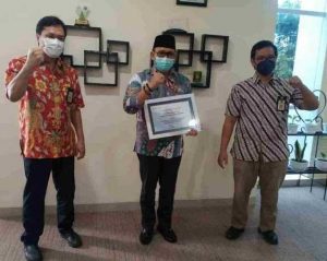 Sekda Parepare Iwan Asaad Dapat Penghargaan dari KPP Pratama