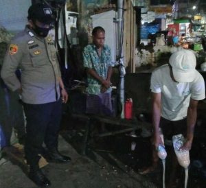 Polsek Wajo Bubarkan Warga Sedang Nikmati Miras Ballo'