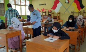 6.4 foto haris pantau Pantau Ujian SMA/SMK di Bulukumba - Bantaeng, Kadisdik Sulsel Minta Sekolah Miliki Musallah
