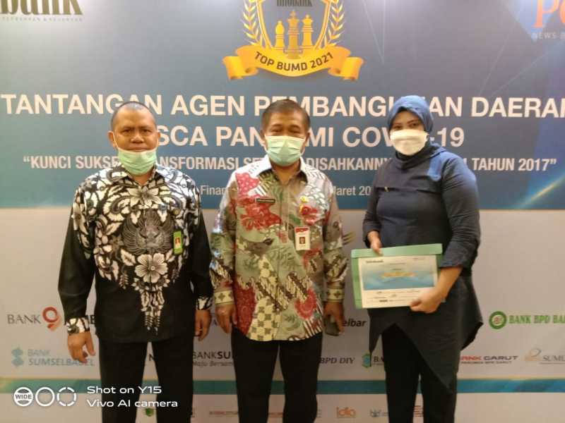 PT BPR GMD Raih Penghargaan 33 BPR Pemda Terbaik se-Indonesia Timur