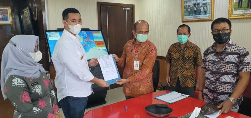 Bupati Pangkep Terima Bantuan Mobil Dumlap dari Kemensos