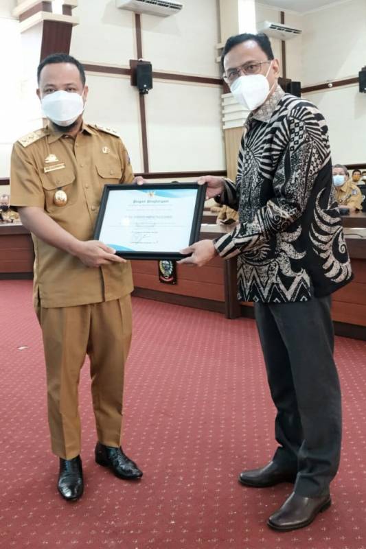 PLN Terima Penghargaan Kemanusiaan dari Plt. Gubernur Sulsel