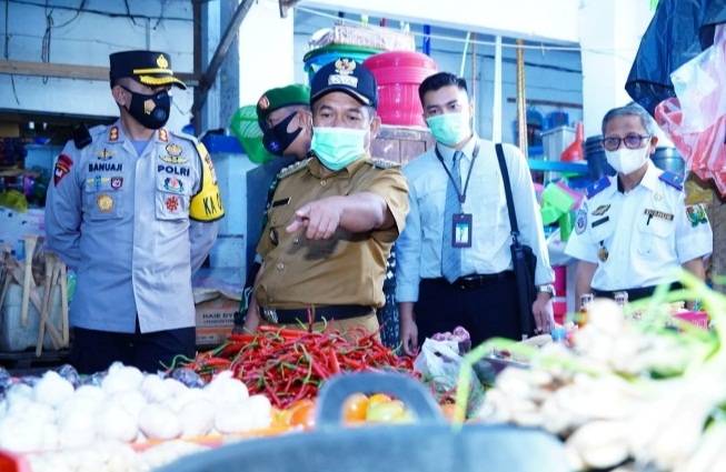 Kapolres Dampingi Bupati Majene Sidak Pasar