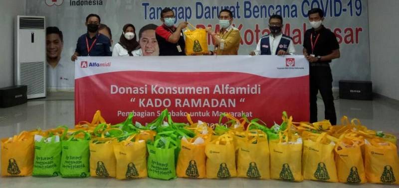 Alfamidi Salurkan 1.000 Paket Sembako Kado Ramadhan dari Donasi Konsumen