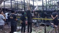 18.5 foto api Sebuah Rumah Terbakar di Mappassaile, Kerugian Ditaksir Ratusan Juta