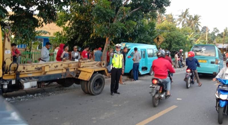 Tiga Kendaraan Lakalantas, Korban Luka dan Kerugian Materil