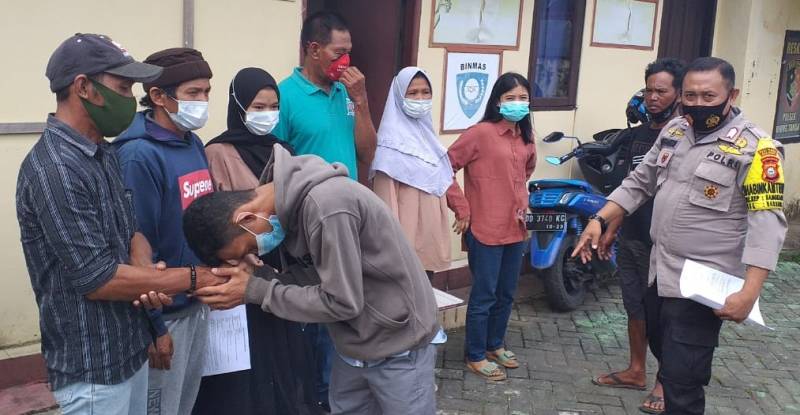 Bhabinkamtibmas Pulau Barrang Caddi Damaikan Warga Bertikai