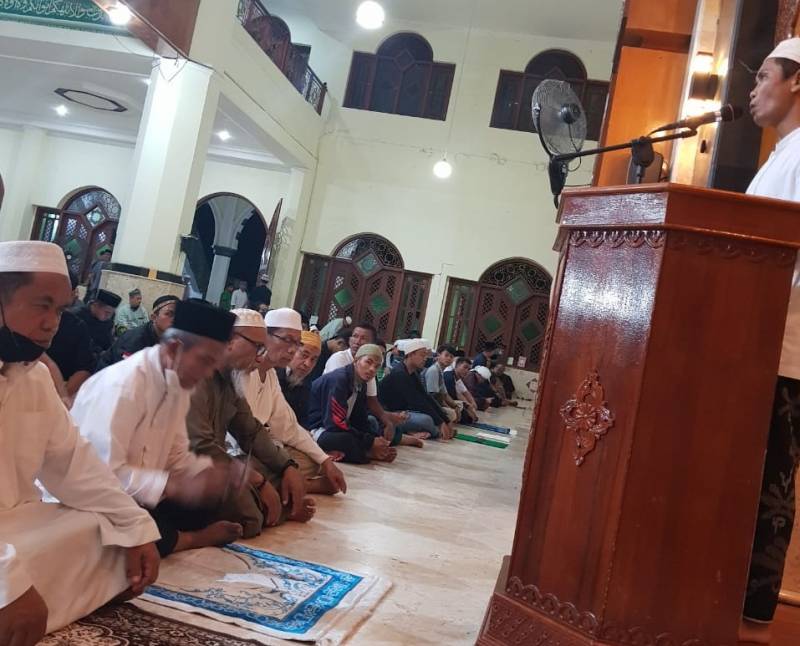 Salat Gerhana Berlangsung di Masjid Agung Palopo