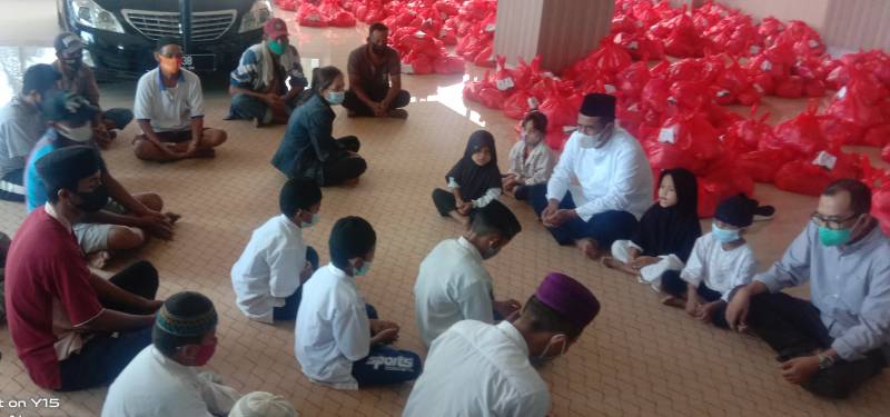 Jelang Idul Fitri, Andi Amran Sulaiman Jalin Tali Kasih dan Berbagi 30.000 Sembako