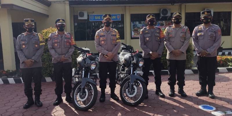 Kapolres Enrekang Serahkan Dua Motor Operasional ke Bhabinkamtibmas