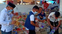 5.5 foto lutim camat Camat Kalaena Dampingi Timwas Obat dan Makanan
