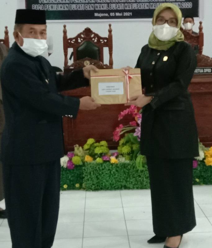Bupati Majene Serahkan LKPJ 2020 Ditengah Recofusing Anggaran