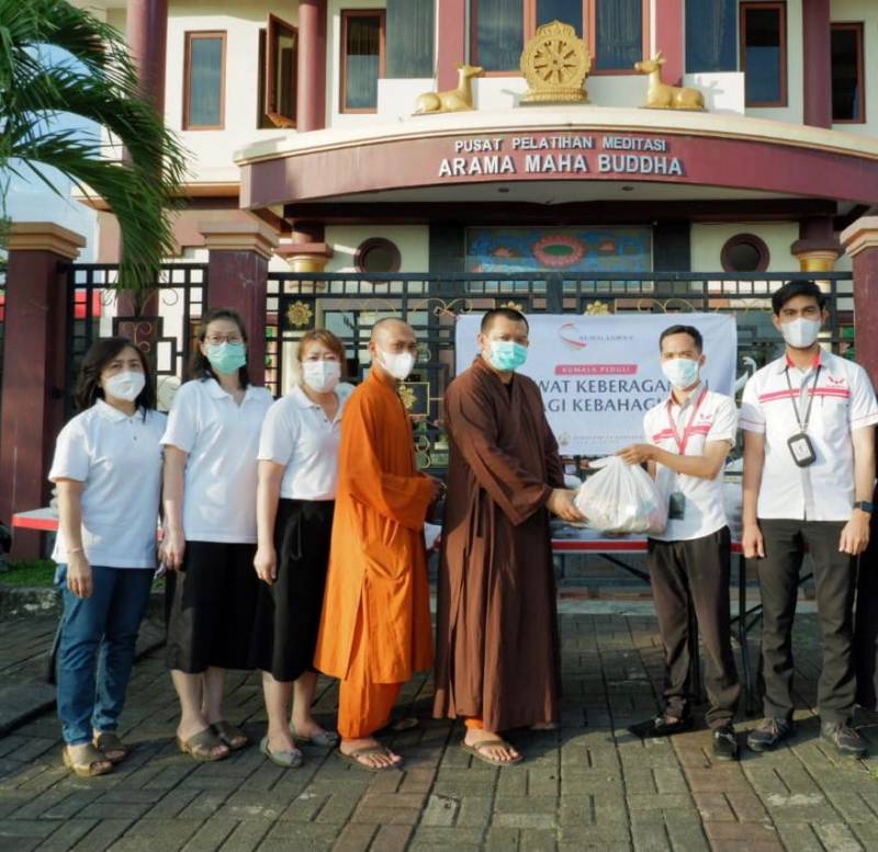 Kumala Group Salurkan Ribuan Paket Sembako dan Makanan Buka Puasa