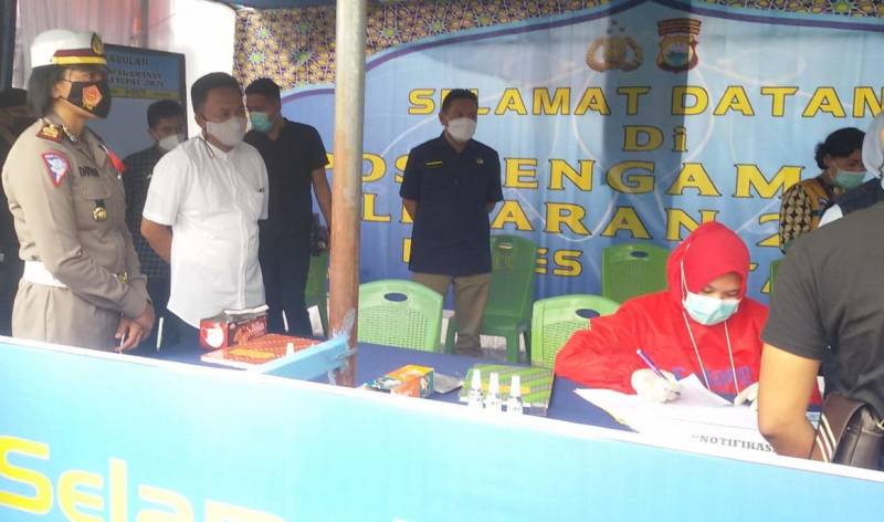 Kasat Lantas Polres Bantaeng Pimpin Penyekatan Kendaraan