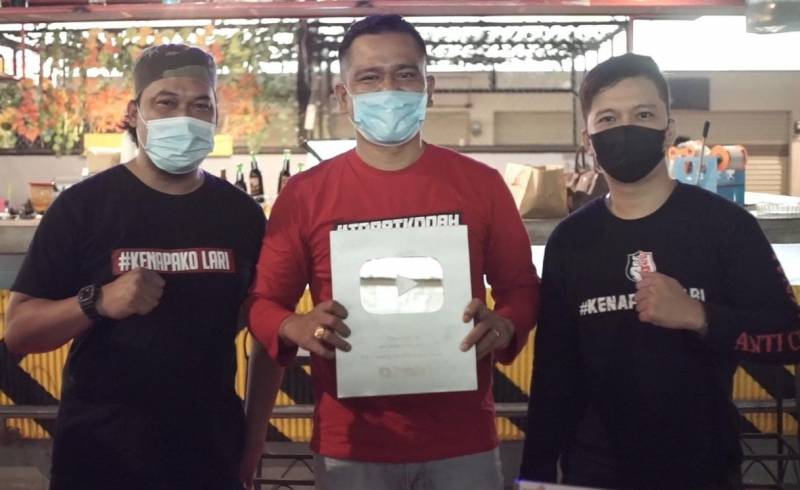 Perayaan 100 Ribu Subscriber Youtobe, #Kenapakolari Berbagi Dengan Anak Yatim Piatu