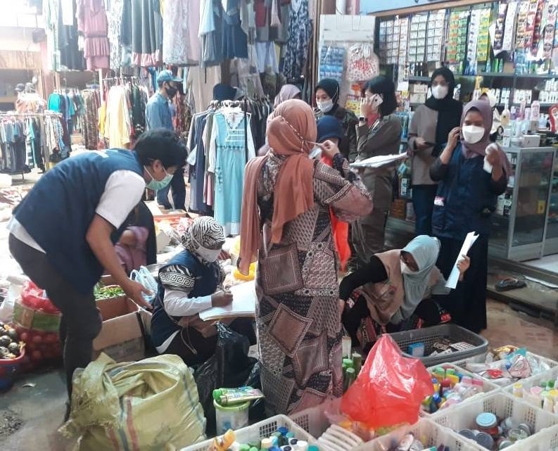Timwas Temukan 5 Karung Kosmetik Kadaluarsa di Pasar Malili