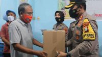 9.5 foto ringan Ringankan Beban Sopir Antar Kota, Kapolres Pelabuhan Bagikan Paket Sembako