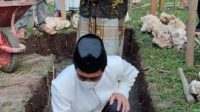9.5 foto sela wabup Wabup Letakkan Batu Pertama Pembangunan Masjid NU K.H. Hasyim Asyari