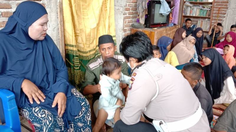 Polwan Polres Takalar Berbagi di Bulan Suci Ramadan