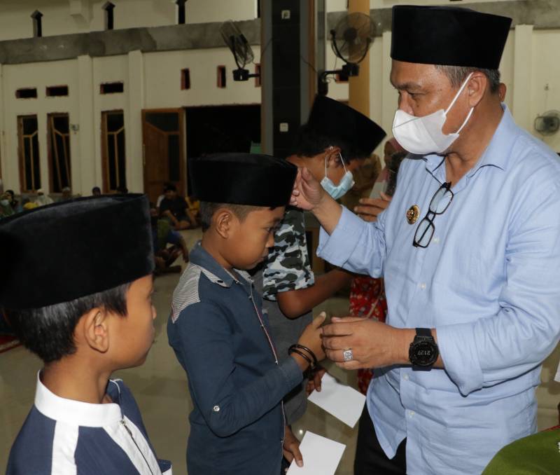 Bupati Lutim Hadiri Wisuda 101 Hafidz Qur'an Ponpes Al Mujahidin NW Mantadulu