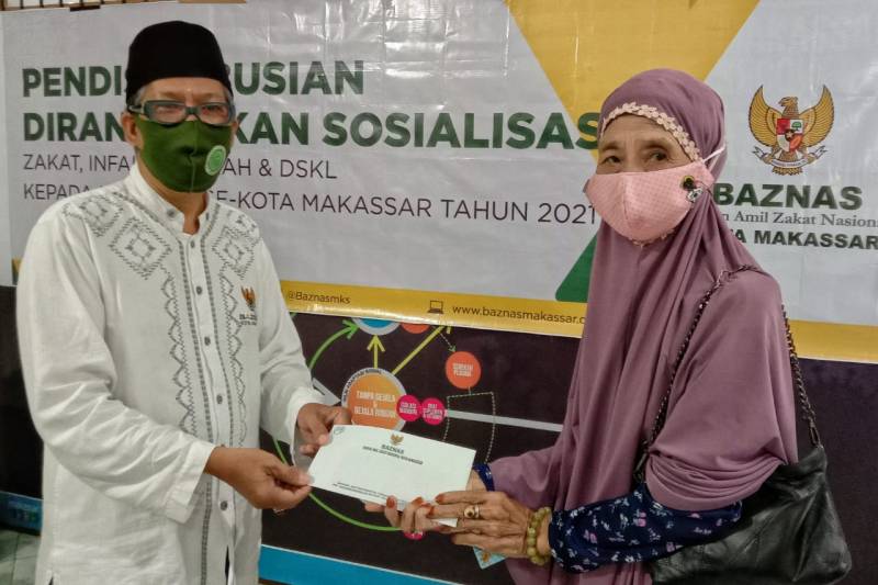 Baznas Makassar Tuntaskan Penyaluran Zakat 15 Kecamatan
