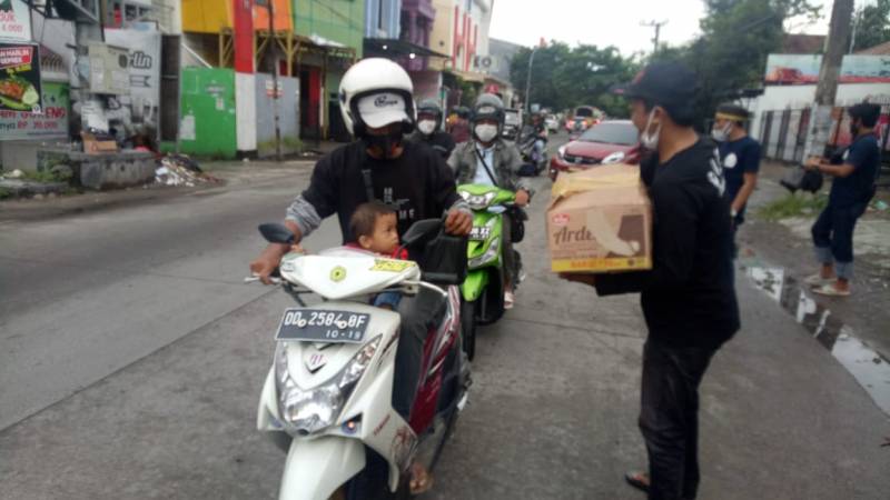 Berbagi di Bulan Ramadan, Daeng Angler Fishing Club Bagi-bagi Takjil