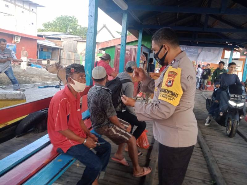 Bhabinkamtibmas Pulau Barrang Lompo Sambangi Warga