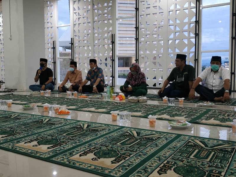 Majdah Buka Puasa Dengan Awak Media