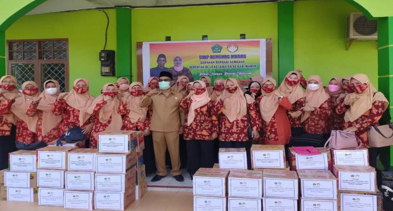 DWP Kemenag Maros Berbagi Sembako Serentak di 14 Kecamatan