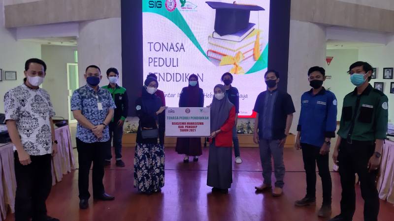 Peduli Pendidikan, Tonasa Salurkan  Beasiswa Senilai Rp1,3 M