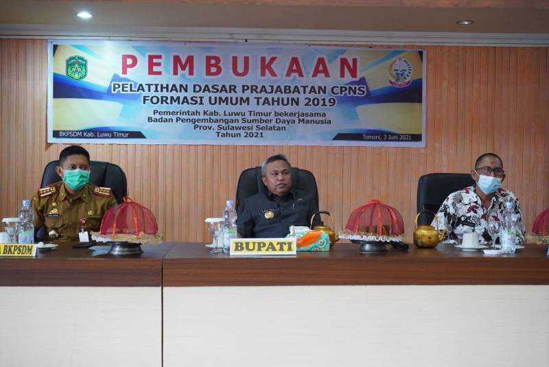 Ceramahi Peserta Latsar Prajabatan, Bupati Minta CPNS Bekerja Tulus