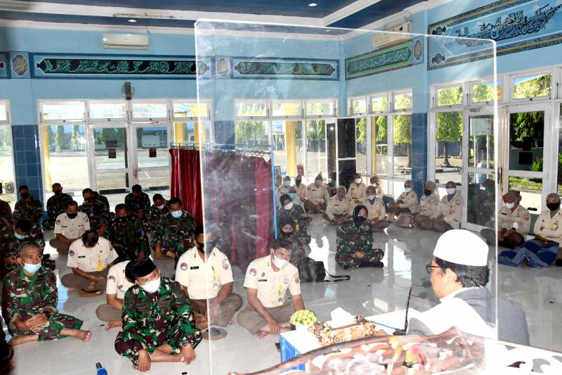 Tingkatkan Keimanan dan Ketakwaan, Personel Mako Lantamal VI Laksanakan Pembinaan Rohani 