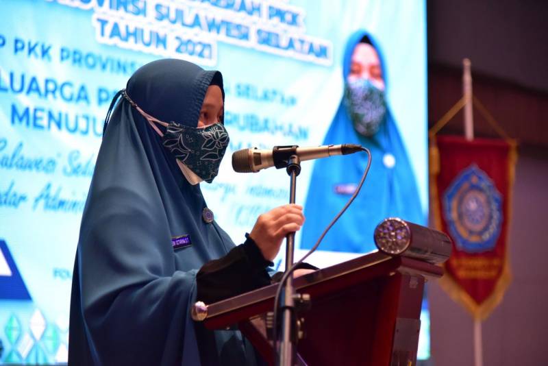 Naoemi Octarina Tutup Rakerda PKK Sulsel 2021