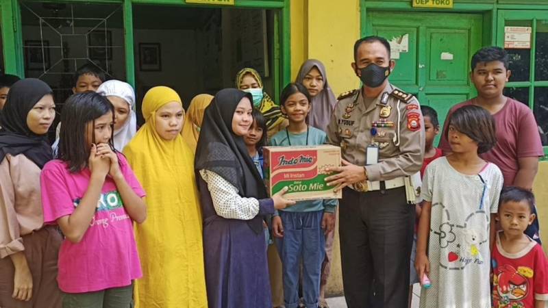Ditlantas Polda Sulsel Berbagi ke Panti Asuhan Busthanul Islamiyah