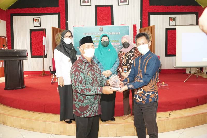 Enrekang Terima 1.700 Vitamin Angels Gratis dari Direktur Ketahanan Remaja