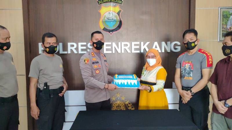 Kapolres Enrekang Beri Ucapan Selamat Anniversary Upeks ke 21