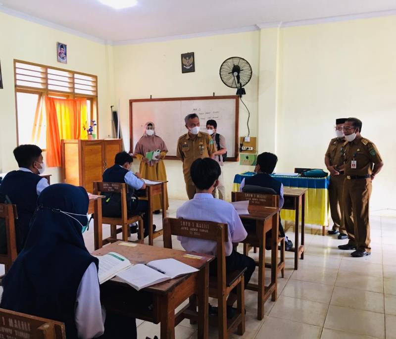 Pastikan PTM Berjalan Lancar, Kadisdik Lutim Pantau Sejumlah Sekolah